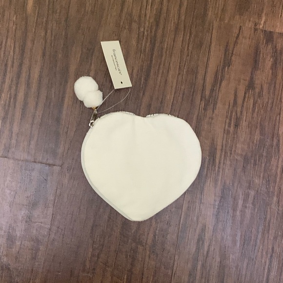 Francesca’s collections MRS heart shaped striped pouch - Picture 7 of 9